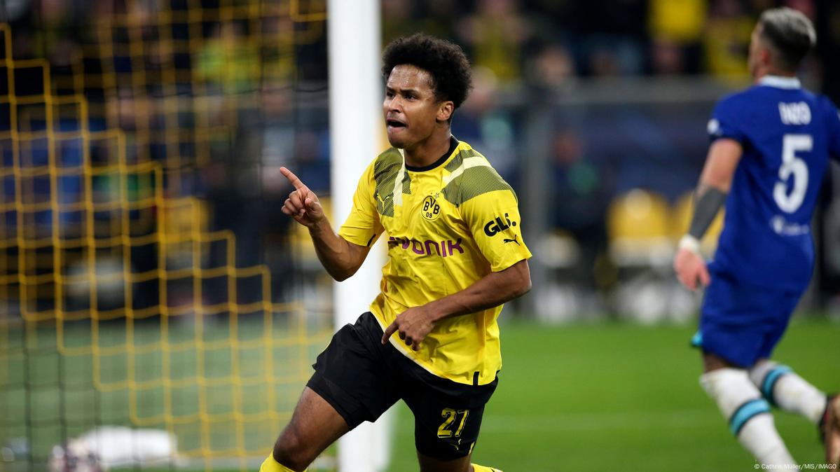 Adeyemi in gol con la maglia del Borussia Dortmund